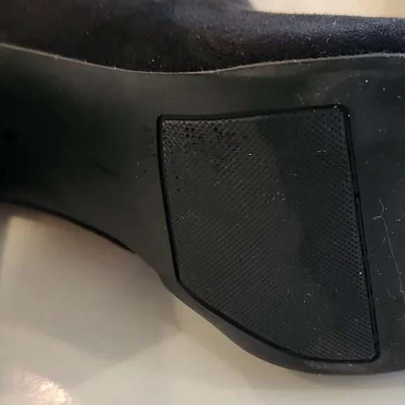 Black knee-high block heel boots! Barely worn. - Picture 12 of 15